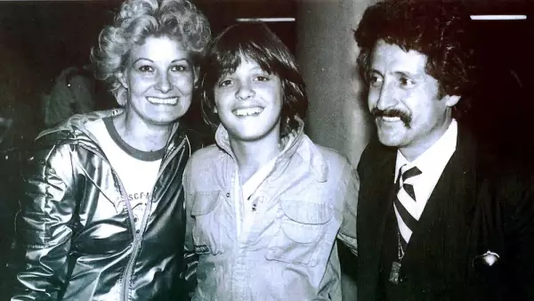 Luis Miguel junto a sus padres