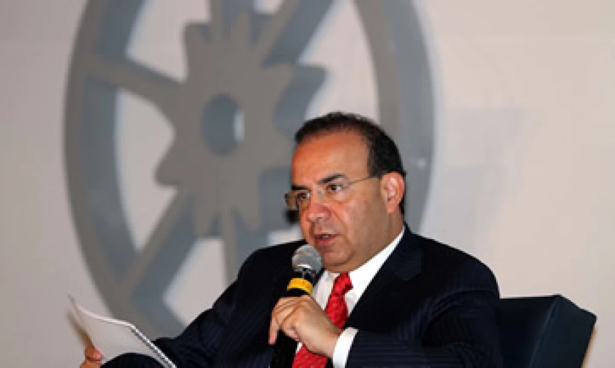 El secretario dijo que entre las medidas que se buscan completar es que los patrones registren a sus trabajadores asalariados(Foto: Notimex)