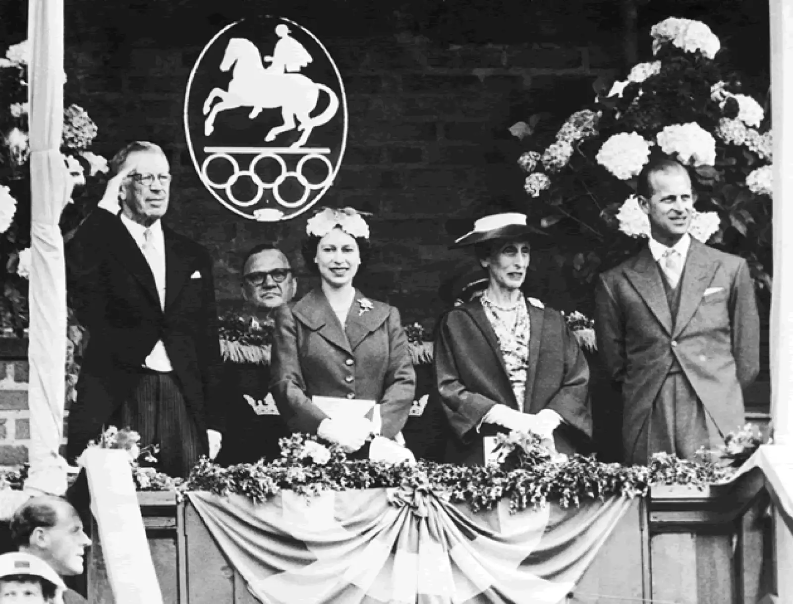 A sus 85 años, la Reina es la soberana británica que más tiempo ha estado en el trono después de la reina Victoria, que fue monarca durante 63 años.