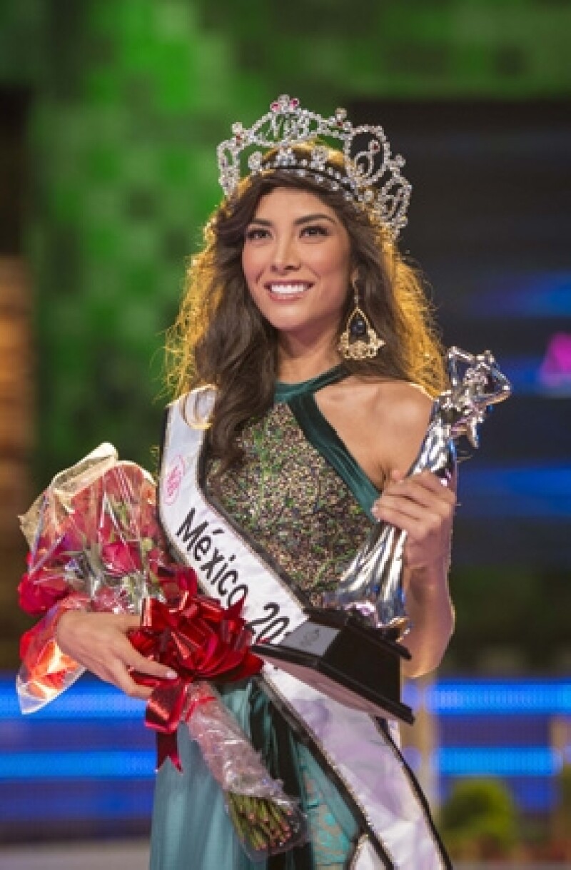 Wendolly Esparza Delgadillo fue coronada como la ganadora, título que aseguró la llena de alegría y la compromete a seguir con su preparación para representar al país en el certamen de Miss Universo.