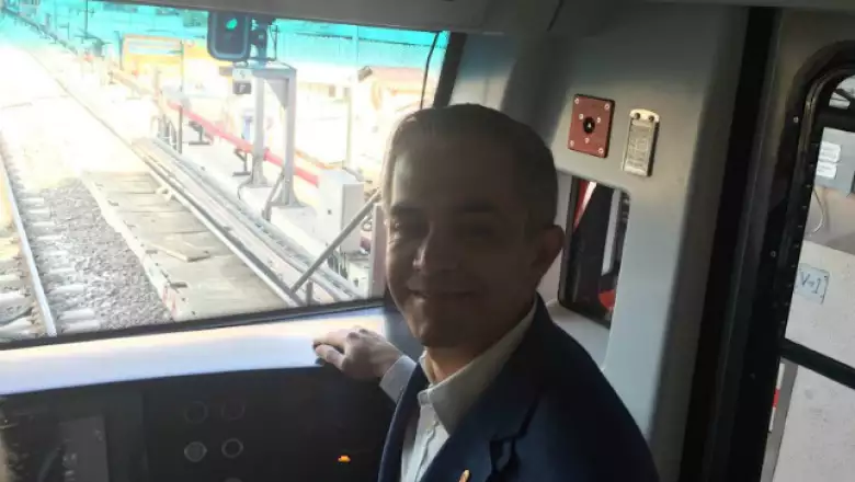 El jefe de Gobierno del DF subió a uno de los trenes para dar el primer recorrido tras la reapertura