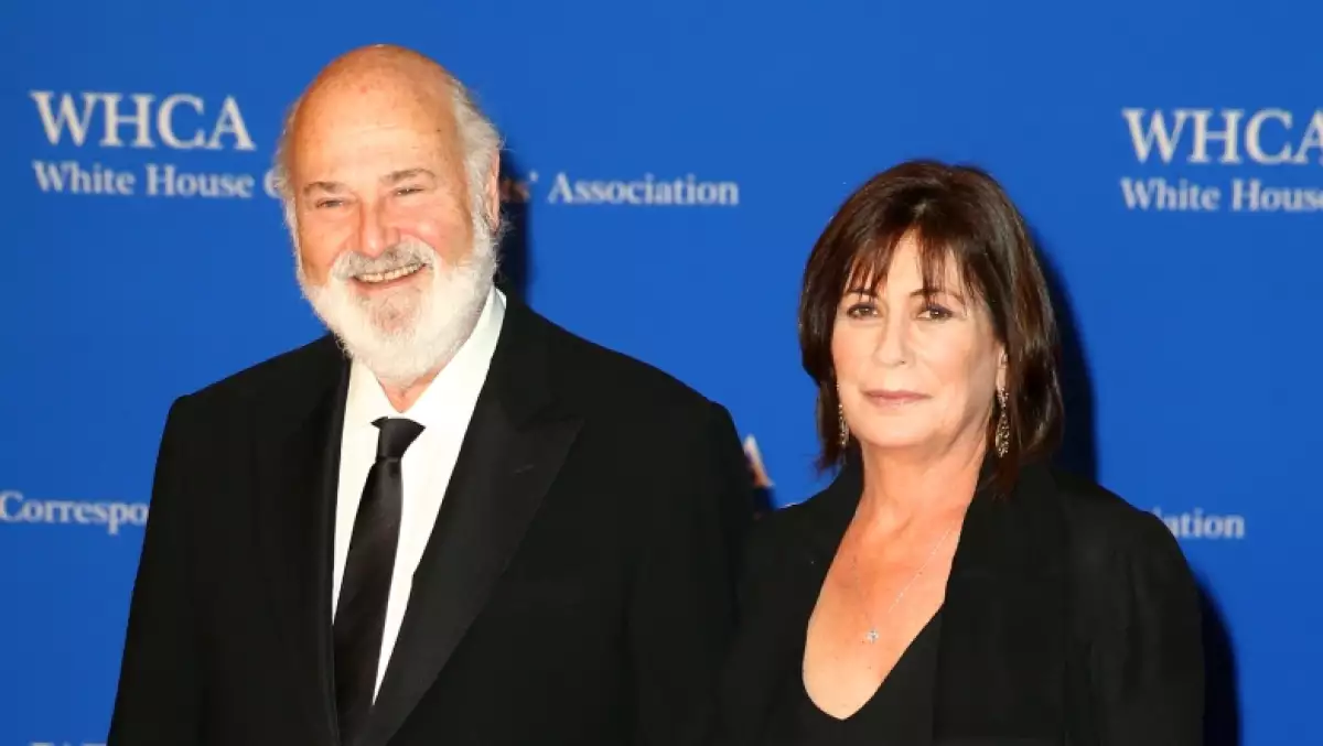 Hijo de Rob Reiner se declara no culpable del asesinato de sus padres