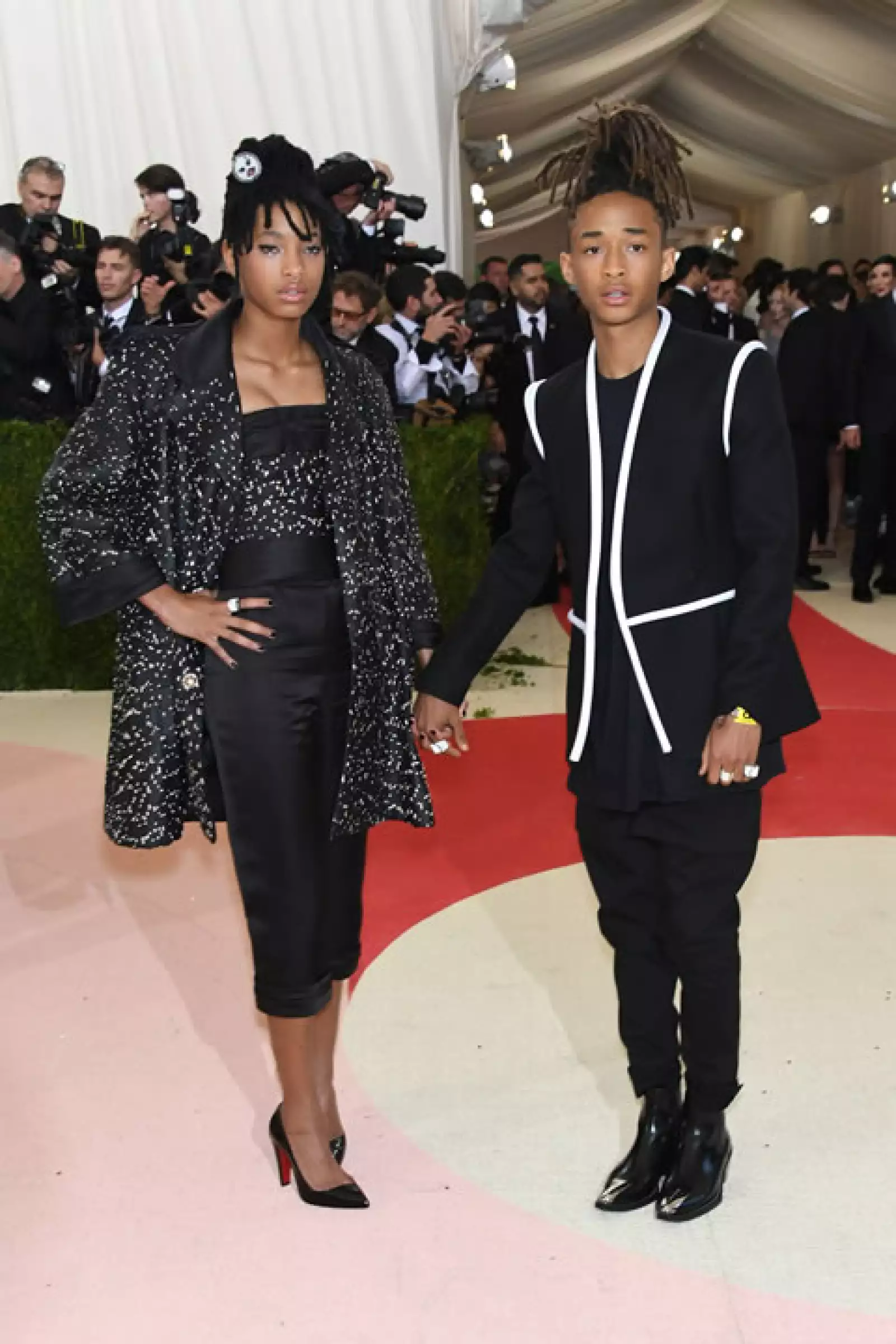 Willow Smith en Chanel y su hermano Jayden Smith en Louis Vuitton.