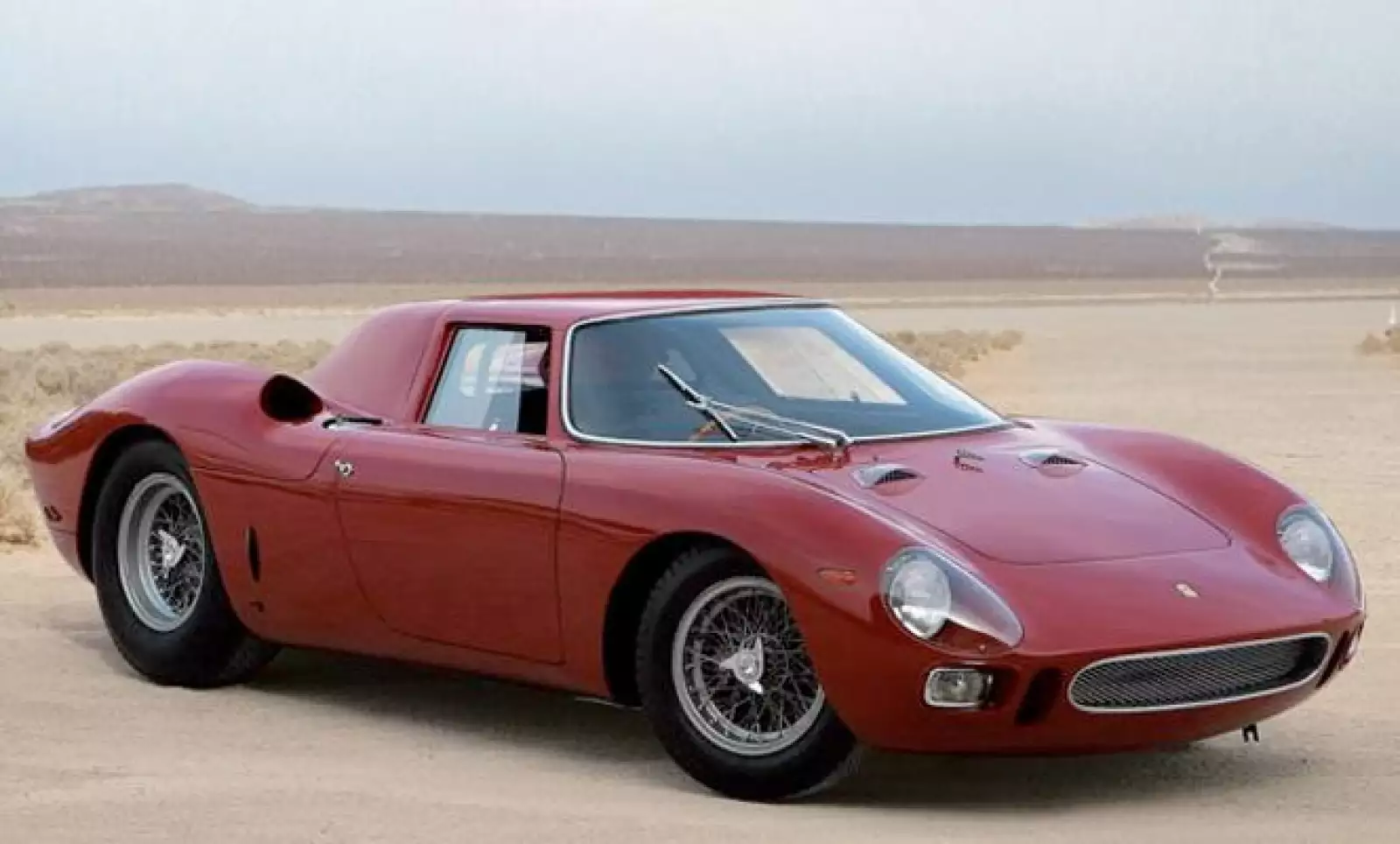 La intención de Enzo Ferrari con este auto era la de crear un deportivo para uso en la calle, pero que también fuera un ganador en las pistas. Este modelo ganó las 24 Horas de Le Mans en 1965 a manos de los pilotos Jochen Rindt y Masten Gregory.