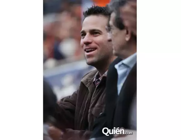 A los cinco años escribió su primera crónica sobre toros.