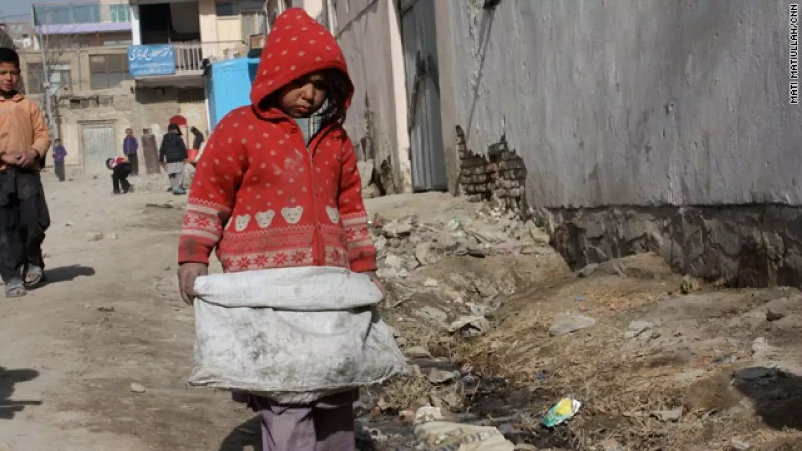 Afganistán - niña pepenadora