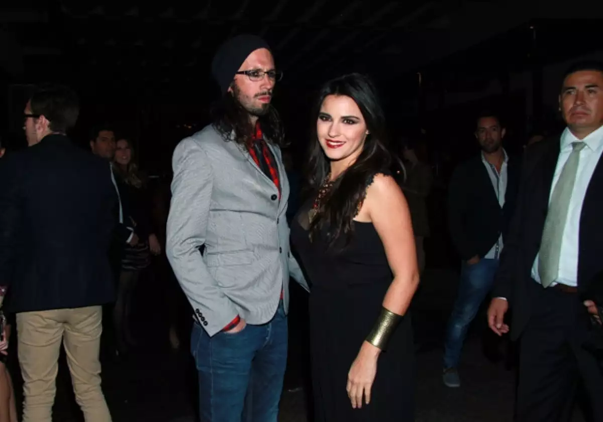 Un año juntos y ella muy enamorada de su galán.