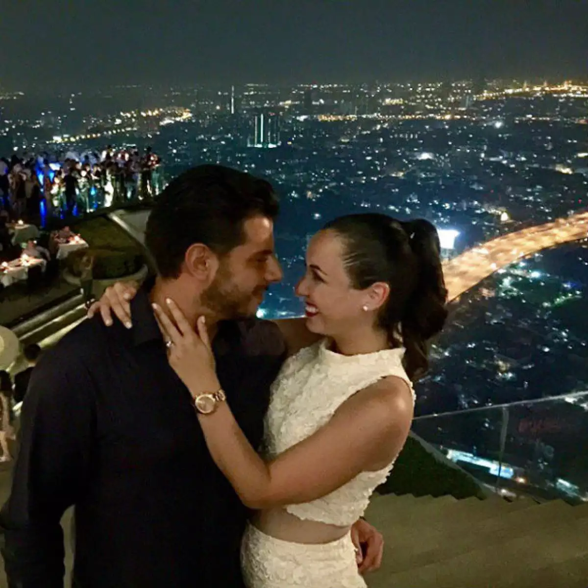Bangkok es el más reciente destino de la pareja que se mira con mucho amor.