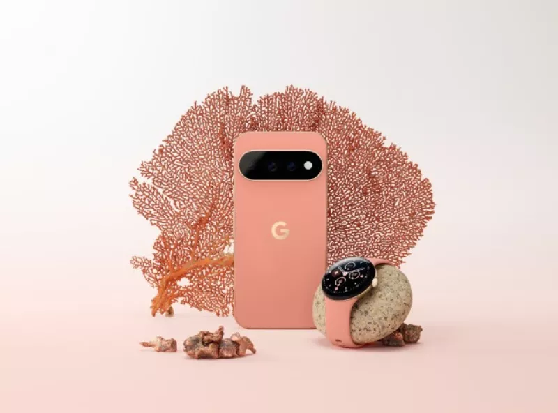Teléfono Google pixel 11 junto al nuegvo reloj de Google
