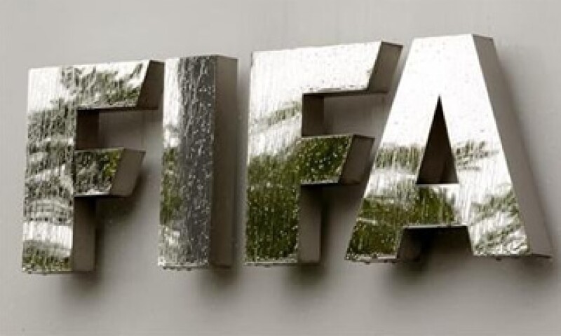 La FIFA creará un fondo de 100 millones de dólares para asegurar los salarios de los futbolistas que participan con sus selecciones nacionales. (Foto: Reuters)