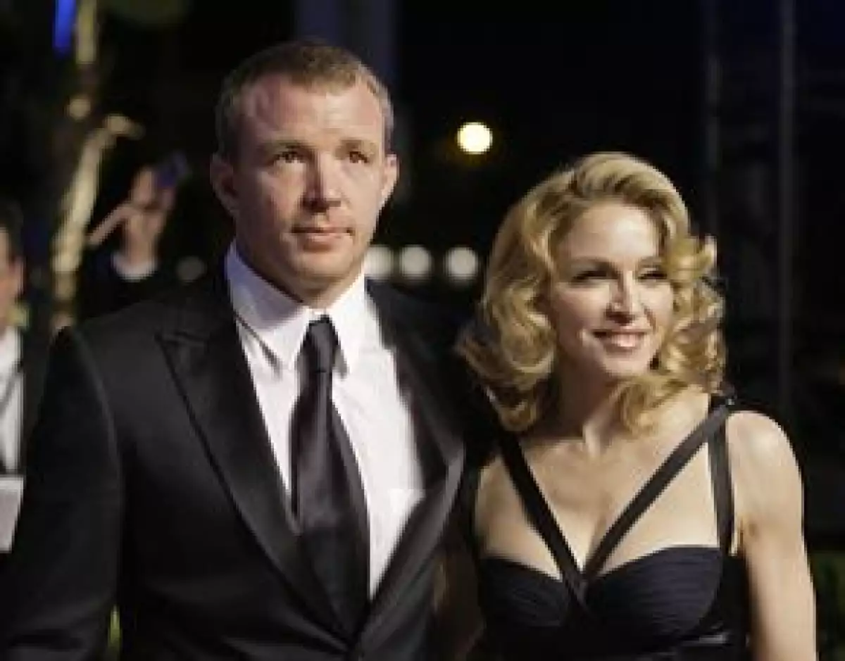 La Reina del Pop hizo que el cineasta firmara un convenio en donde le prohibía gritarle y establecía el número de relaciones sexuales que debía tener.