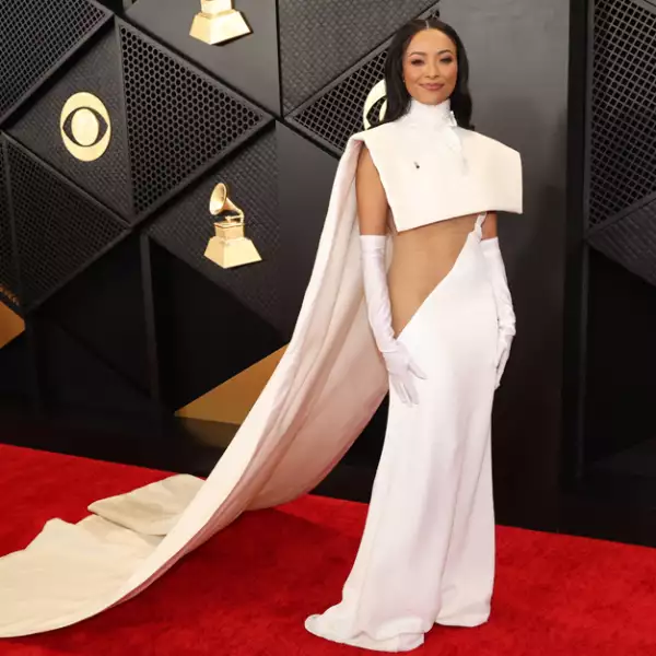 La actriz y cantante Kat Graham optó por un atuendo muy original que se llevó los reflectores.