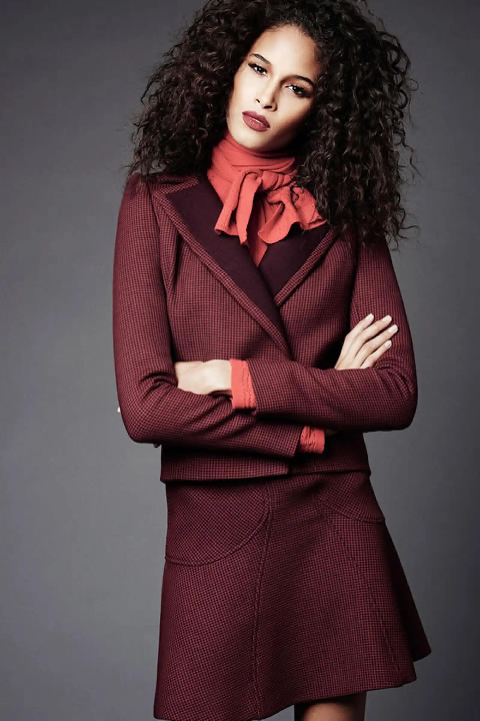 Zac Posen complementa el color con prendas en coral.
