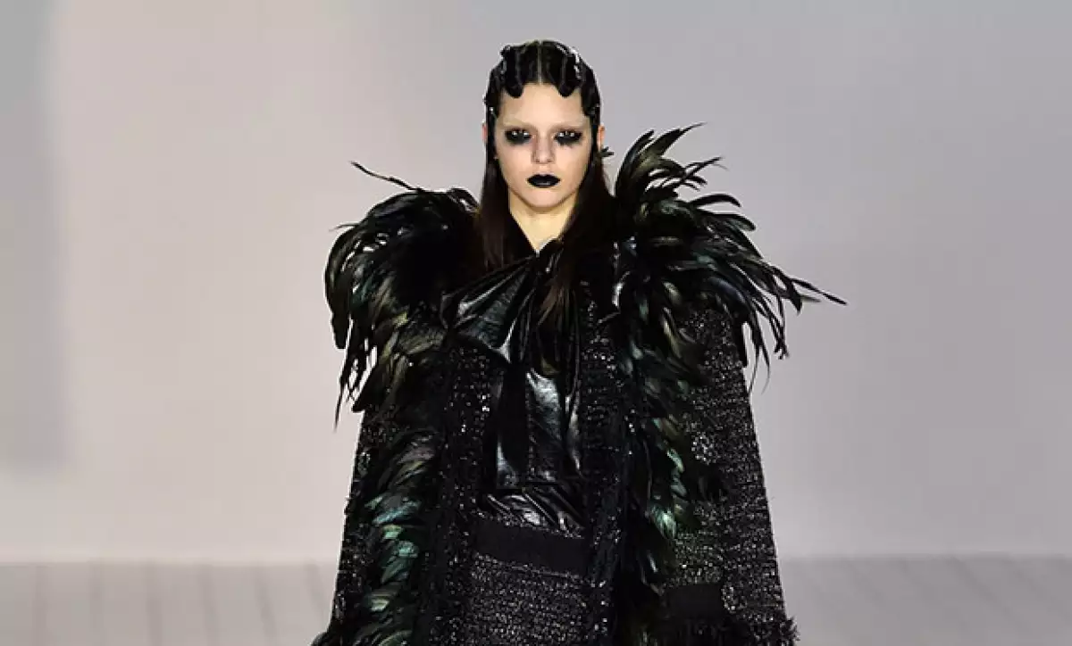 Decolorarse las cejas es una pesadilla para Kendall.