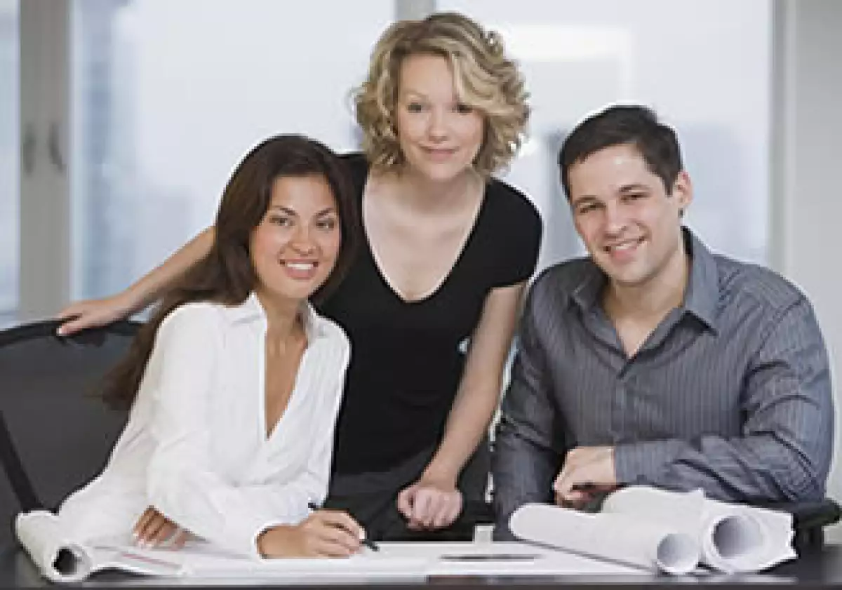A los encuestados les gustaria tener a conductores famosos y actores famosos como sus jefes. (Foto: Photos to Go)