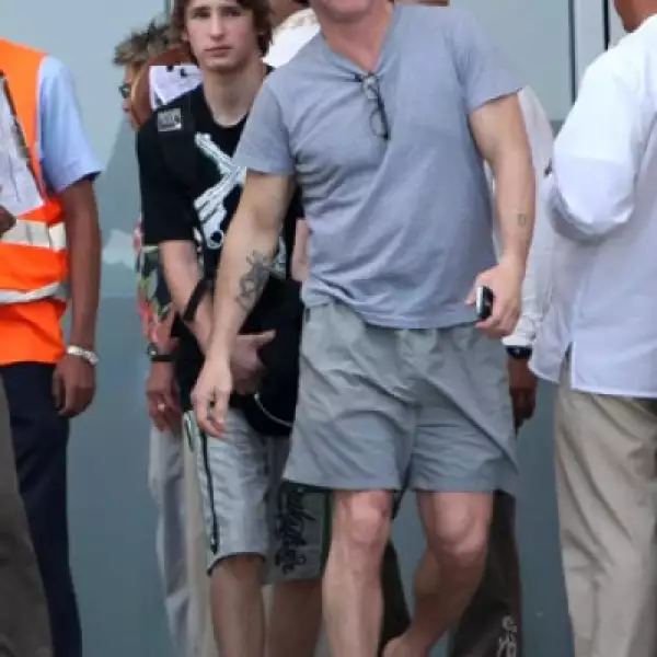 A pesar de ser conocido por su seriedad, el actor se vio muy contento tan pronto vio al chico de 15 años.