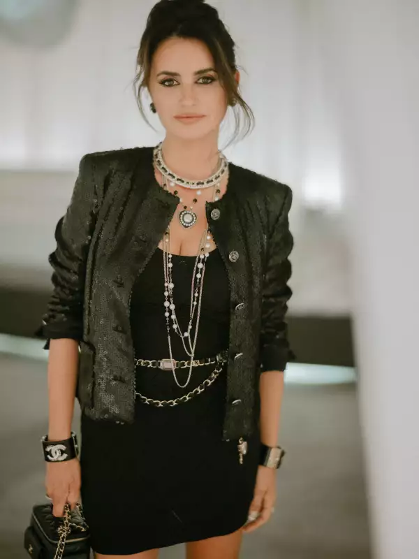 penelope-cruz-nos-cuenta-sobre-la-nueva-coleccion-metiers-dart-de-chanel-2.jpg