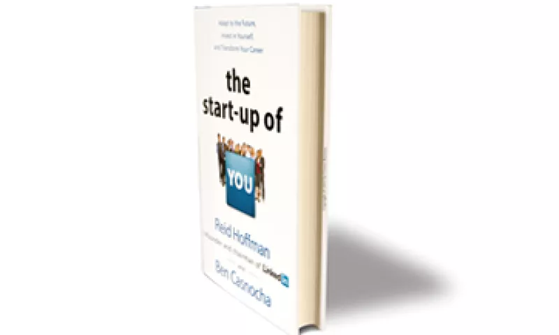 El libro tiene como objetivo impulsar al lector a tomar su carrera profesional con el mismo nivel de audacia, que usaría para manejar su propia empresa. (Foto: Dayan Jiménez)