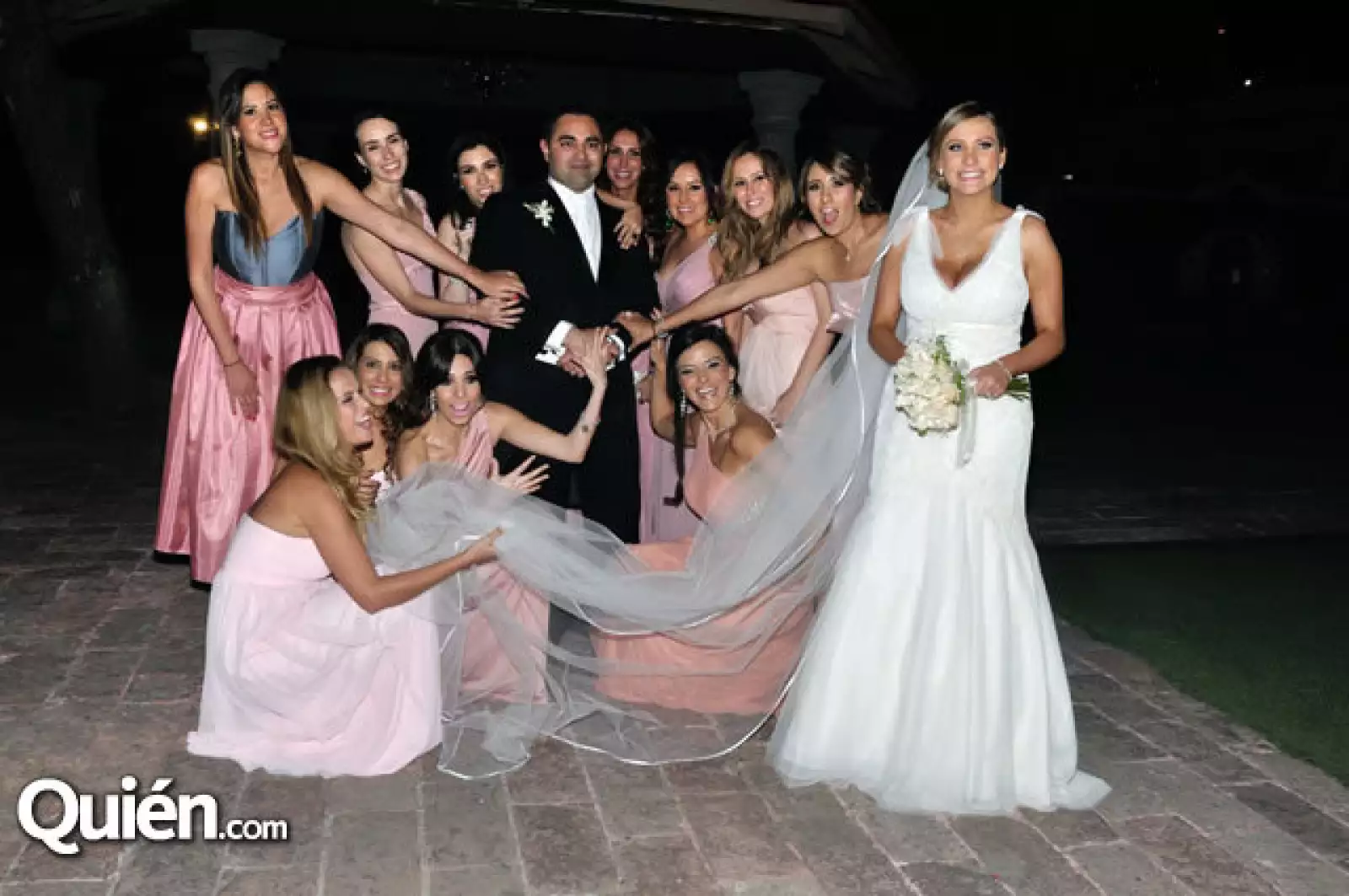 Salomón Marón y Susana Cueto y Carol Lomas,Xuxu,Josette Carbajal,Lucy y Cecy González Cueto,Nuria Diaz Masó,María José Ricalde,Pamela Castillo,Carol Hanono,Ana Bekoa