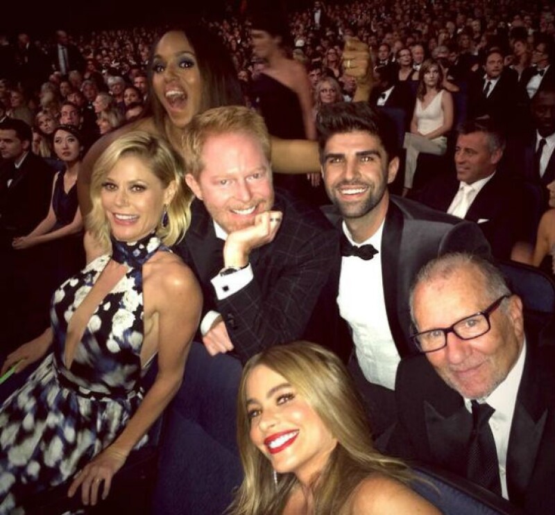 Sofía y el elenco de "Modern Family" en los Emmy 2014.
