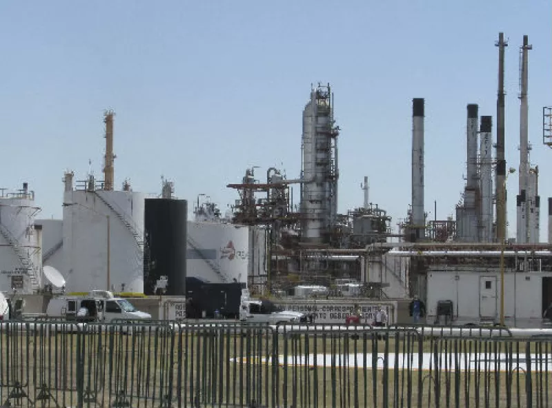 Refiner�a de Pemex en Salamanca