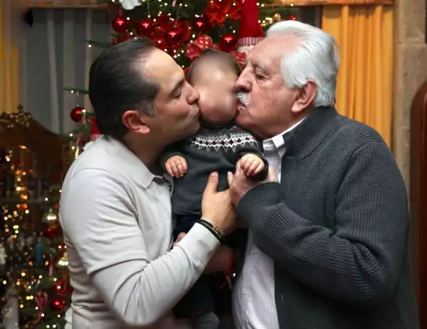 Raúl Bolaños Cacho Cue y su padre Raúl Bolaño Cacho Guzmán.