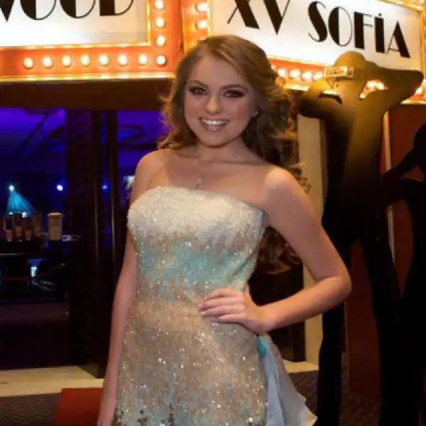 Para sus 15 años Sofia Castro cambió su color de pelo.