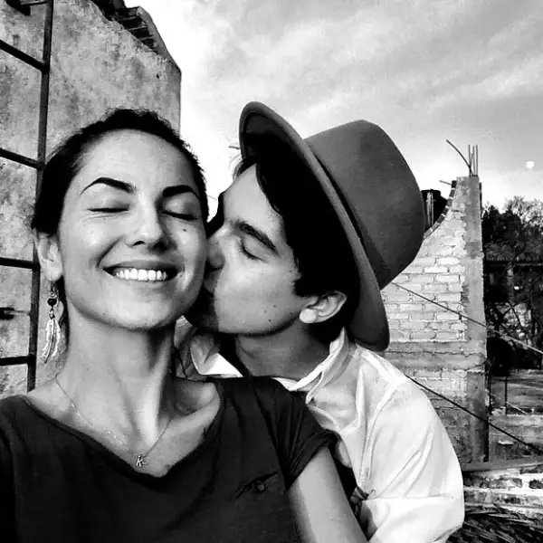 Bárbara Mori se dijo en contra de que su hijo viaje en motocicleta.