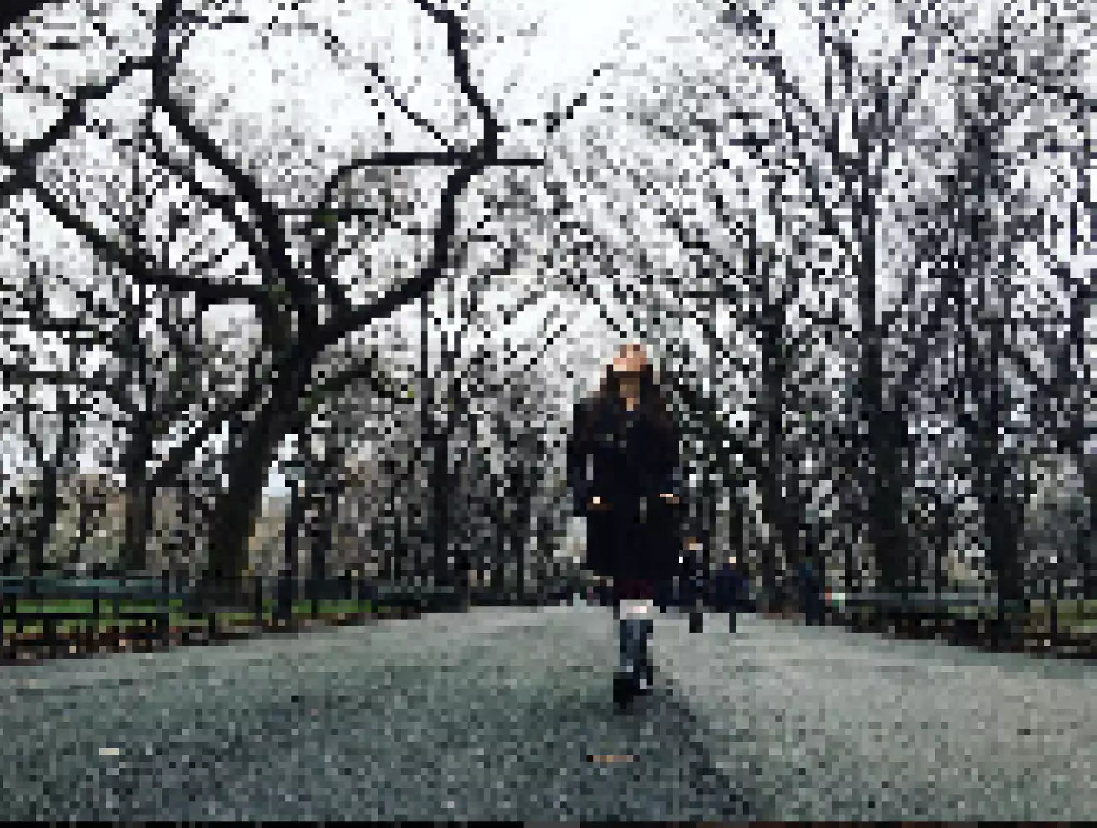 Danna Paola se despidió de Nueva York caminando entre los árboles de Central Park.