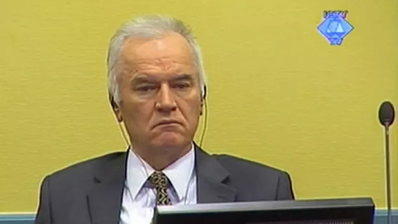 mladic en el juicio en la haya