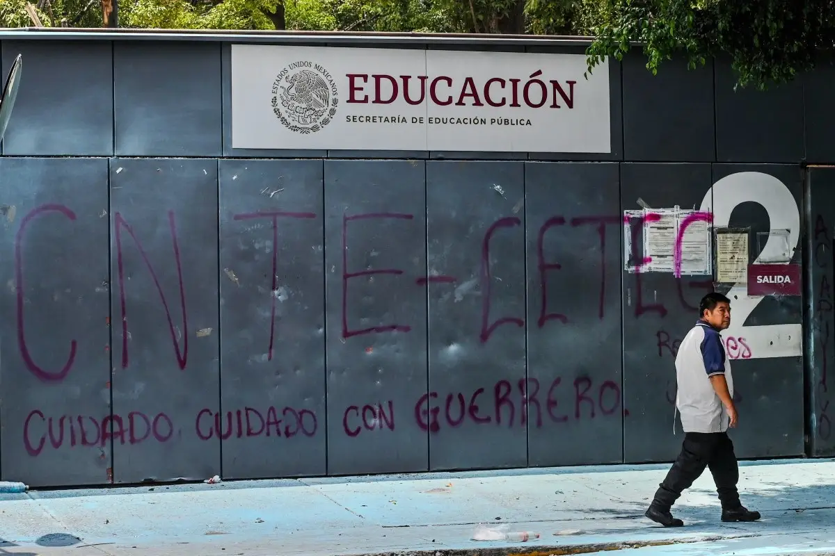 CNTE protesta en la Secretaría de Educación Pública