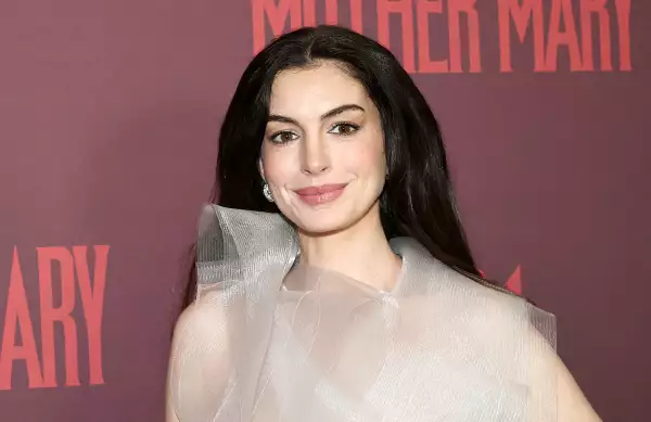 Anne-Hathaway