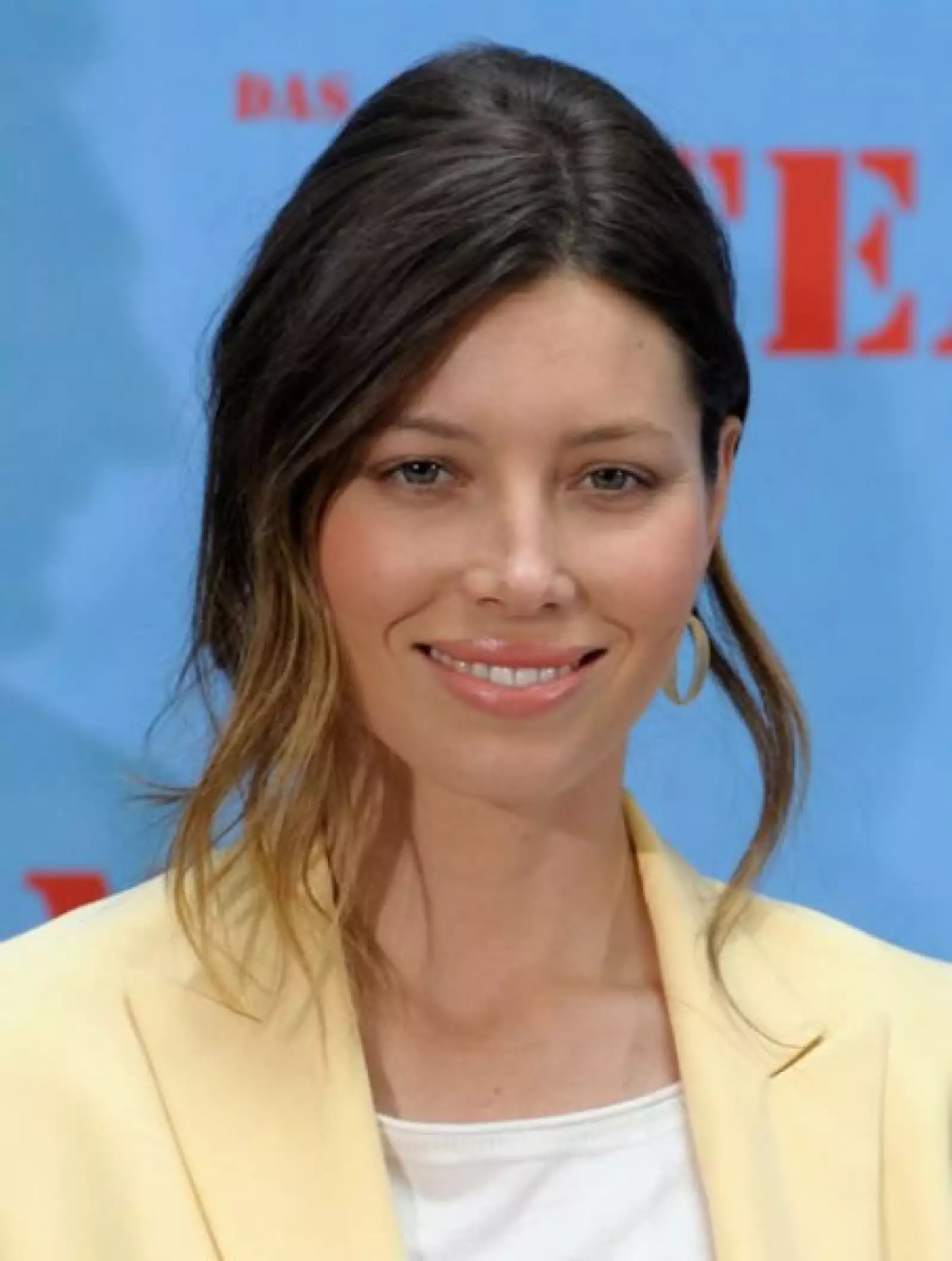 Jessica Biel lo lleva recogido, pero en los mechones sueltos vemos los tonos más claros.