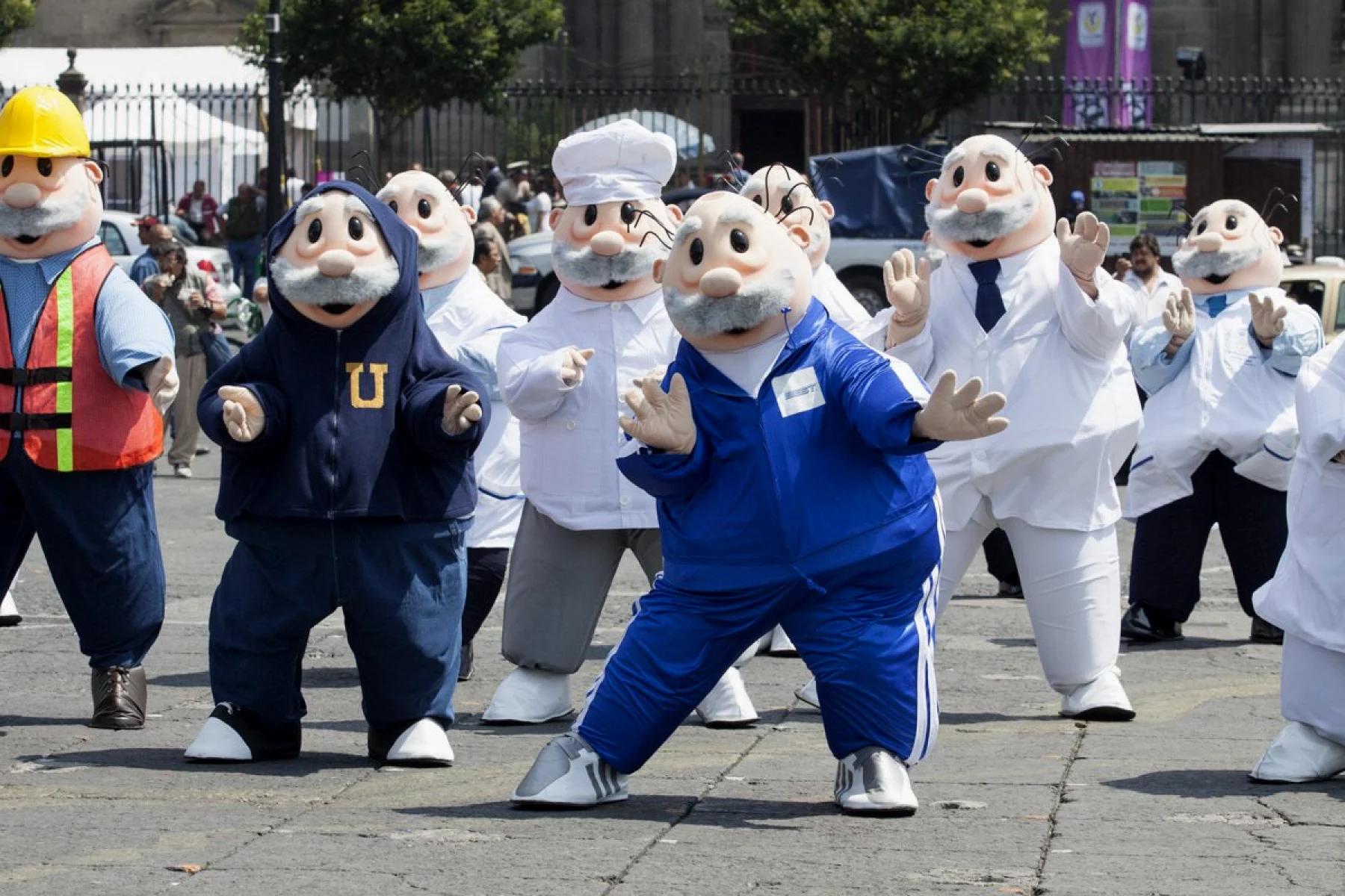 El doctor Simi es la imagen de Farmacias Similares, que abrió en México hace varios años.