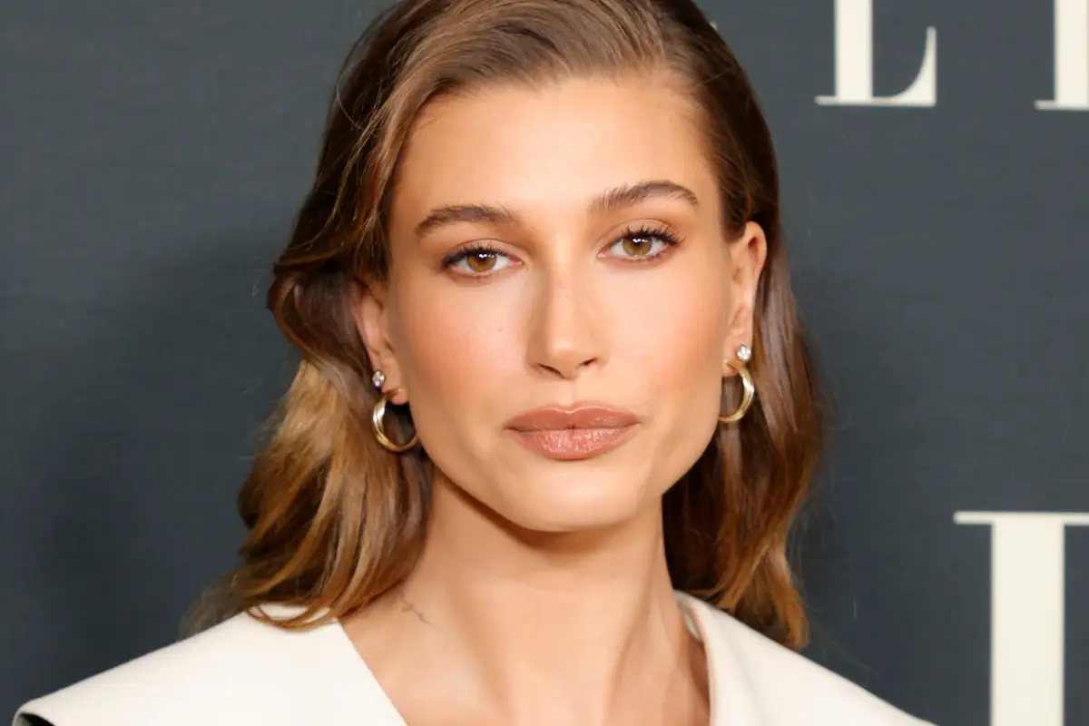 Hailey Bieber 