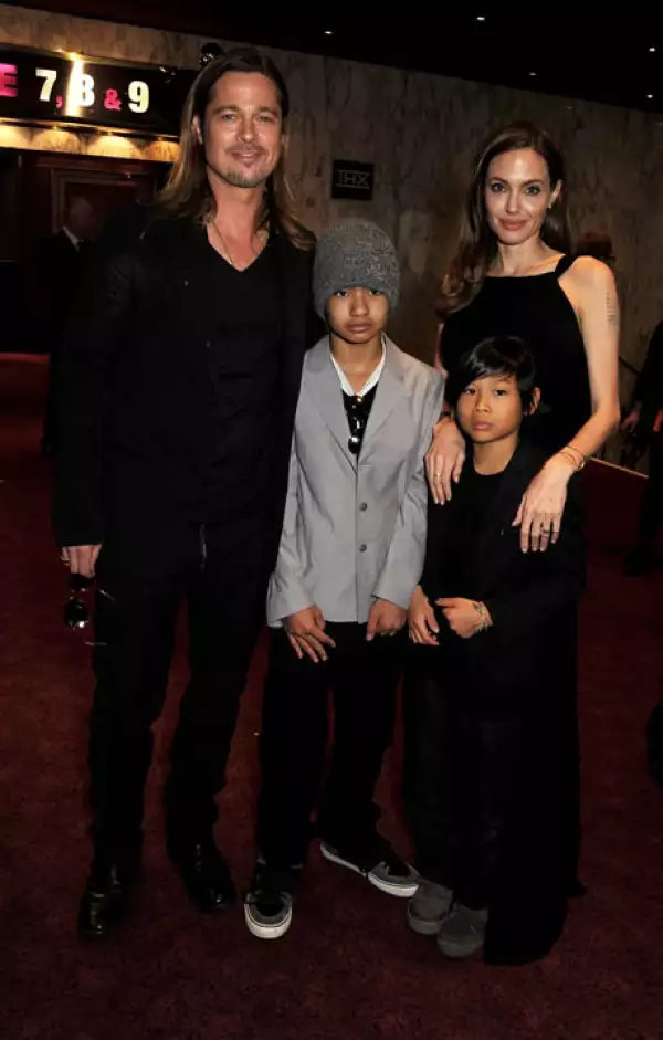 Angelina Jolie con Brad Pitt, Maddox y Pax, muy fashionistas.