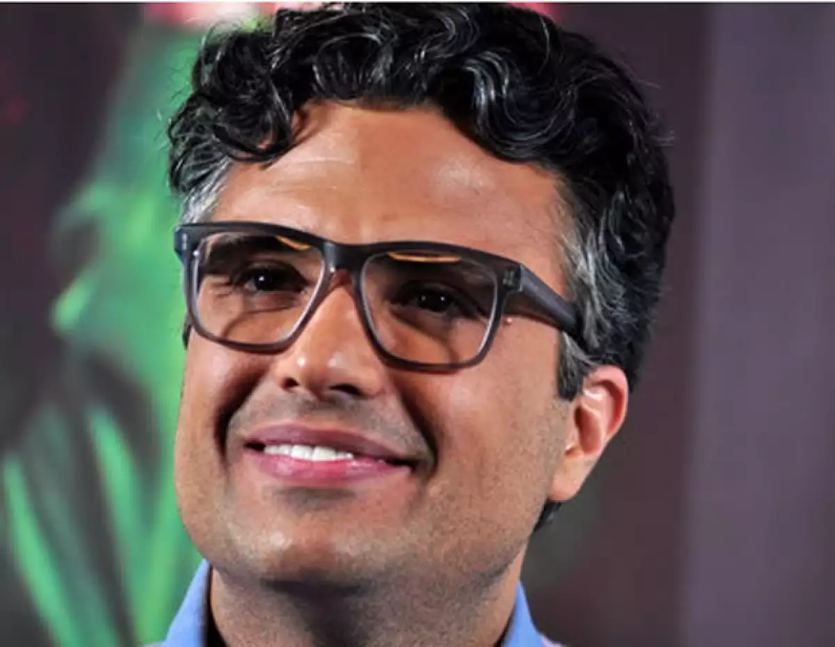 El actor presentó su cuarto disco de estudio &#39Por Ella… Soy Eva&#39, que dedica a la dignificación de la mujer y a su principal razón de ser, su hija; cantará el himno nacional en Las Vegas.