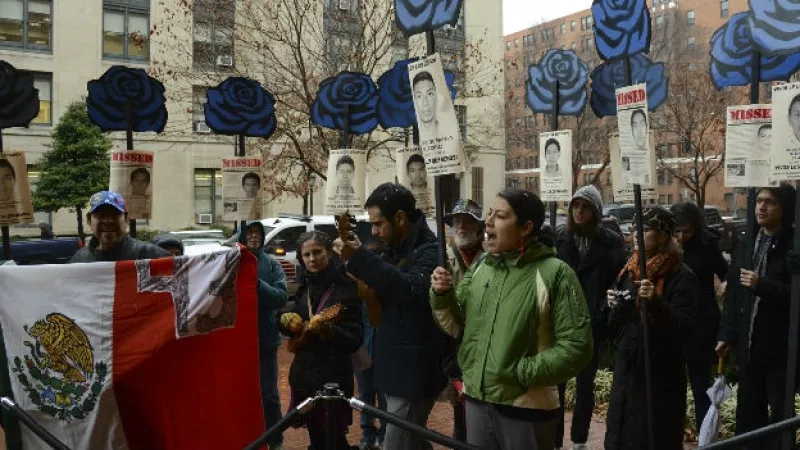 padres de ayotzinapa recorren 43 ciudades de estados Unidos