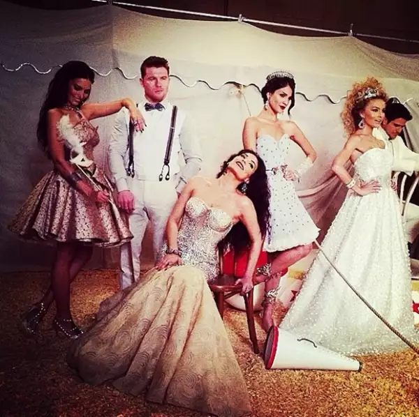 Ana Brenda se mostró muy emocionada y compartió varios momentos de la sesión de fotos para la portada.