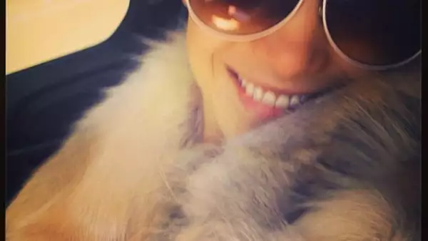 Mientras la artista dormía, su pequeña de seis años hizo de las suyas al copiar uno de los looks de su mamá, demostrando ser toda una “Mini J.Lo”.