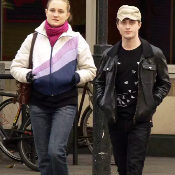 Laura O´Toole y Daniel Radcliffe. Ambos son actores, claro, él mucho más que ella. La pareja se conoció a principios del 2007, cuando trabajaron en la obra Equus que se montó en Broadway. Ella es cuatro años mayor que él.