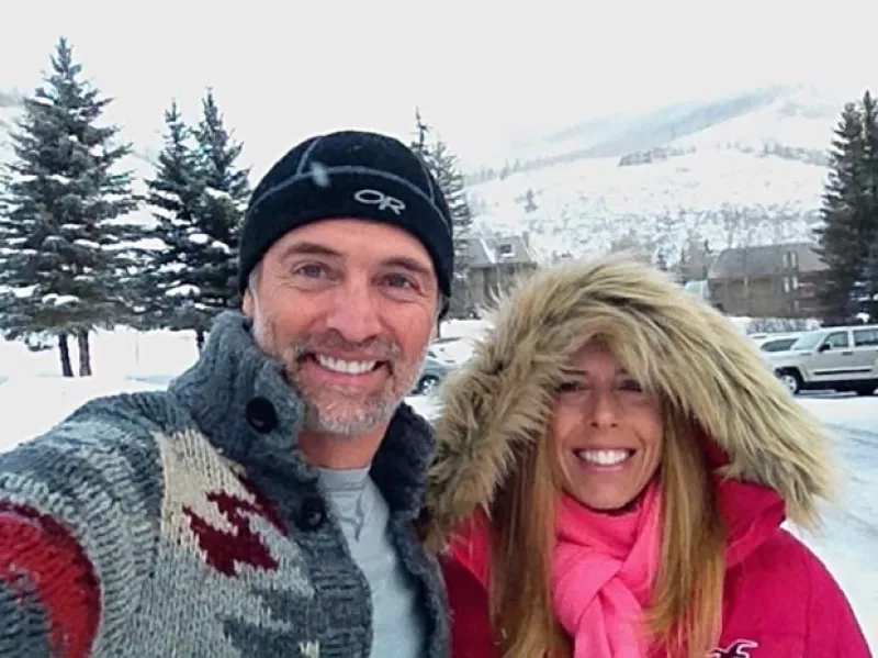 Tras cumplir nueve años de matrimonio en diciembre y después de unas vacaciones a Vail, ambos regresaron a Miami, lugar donde actualmente radican junto a sus dos pequeñas; Mia y Azul.