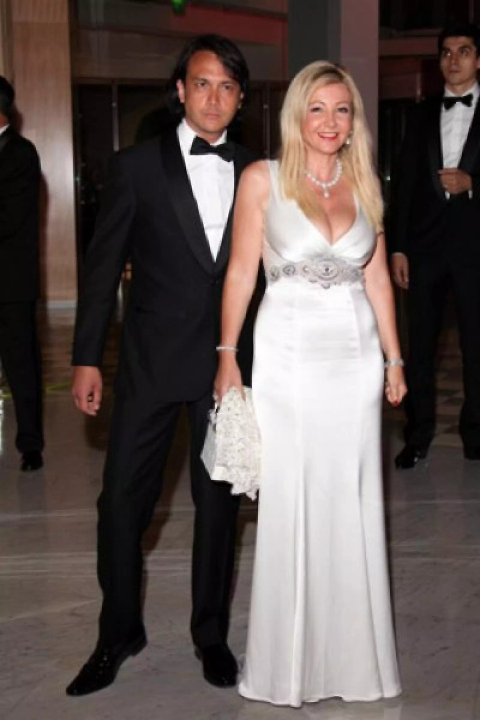 Lady Bacardi eligió el blanco para el evento.