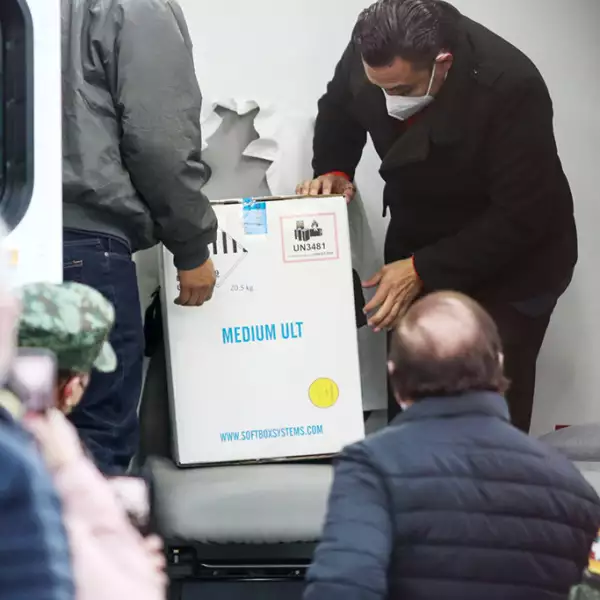 Arribo del primer lote de vacunas contra Covid-19 al 69 Batallón de Infantería en Saltillo, Coahuila.