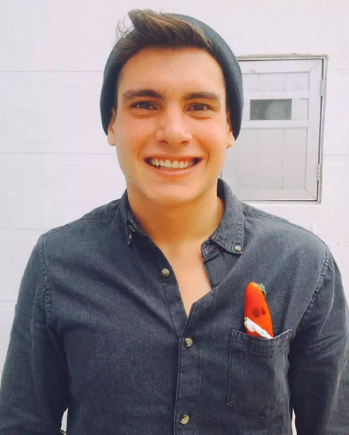 La otra sorpresa de la noche fue el El Chile, quien había perdido para convertirse en el habitante 15, entró a la casa.