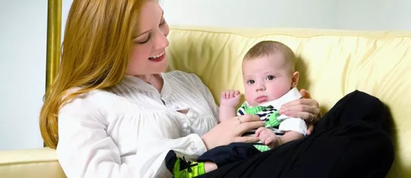 A sus escasos cinco meses de edad, el bebé de la ex Kabah es único: su nombre está inspirado en un cantante de pop, disfruta del rock con su papá y le apodan El Cuchillo.