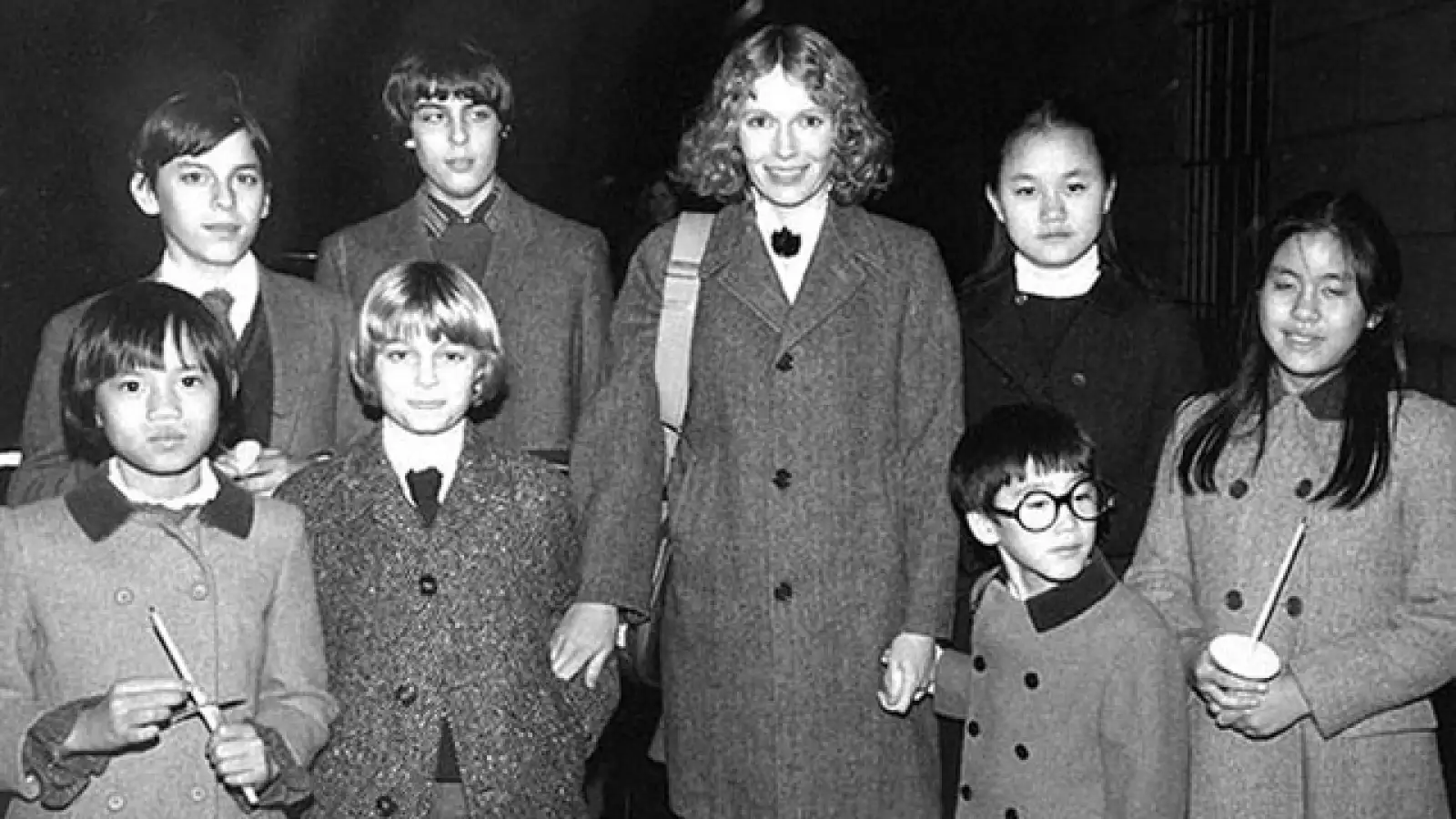 Mia Farrow formó una familia con 14 hijos, 10 de ellos fueron adoptados de diferentes nacionalidades y colores de piel.