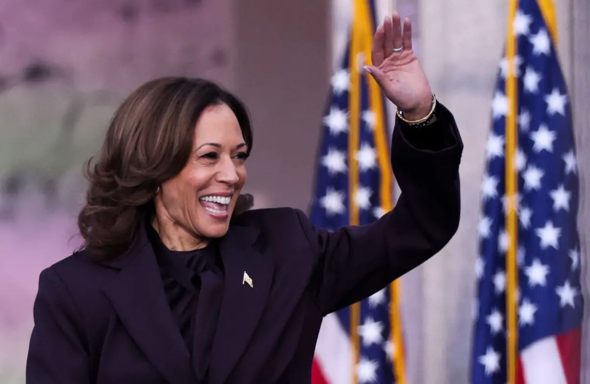 La candidata presidencial demócrata, la vicepresidenta de los Estados Unidos, Kamala Harris, llega a pronunciar comentarios, concediendo las elecciones presidenciales de Estados Unidos de 2024 ante el presidente electo Donald Trump, en la Universidad Howard en Washington, EE. UU., el 6 de noviembre de 2024.