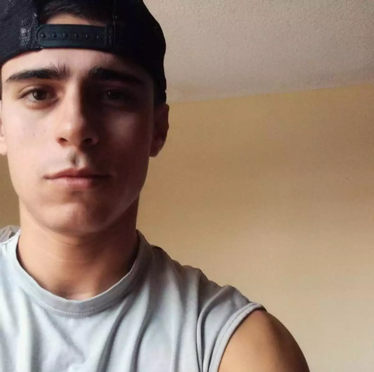Abreu Armir es un joven originario de Oaxaca que ha conquistado a muchas mujeres con sus fotos en redes sociales.