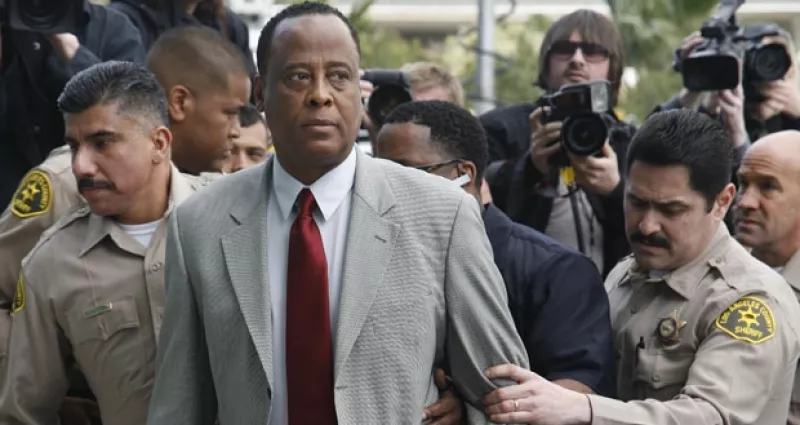El doctor Conrad Murray, un cardiólogo de Houston que se encontraba con Jackson cuando éste murió el 25 de junio, presentó su declaración el lunes ante la Corte Superior de Los Ángeles.